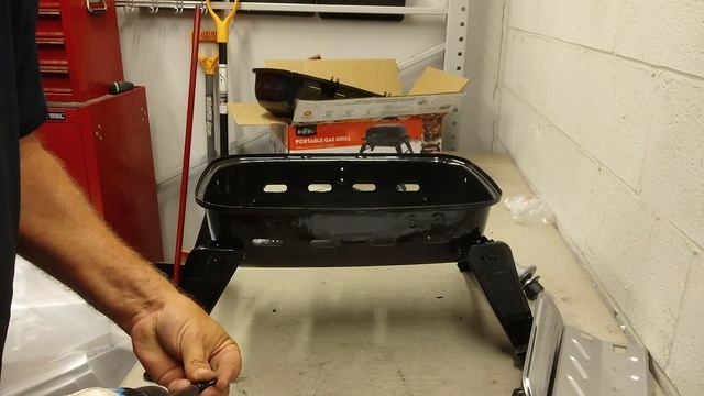 Assembling Mr Bar-B-Q Portable Grill смотреть онлайн