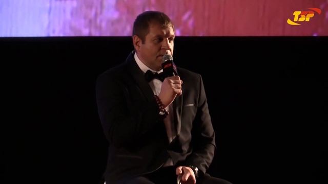 Видео 18+ Троллинг ШОУ! Емельяненко пообещал РАЗБИТЬ голову Исмаилову! Что ответил Мага?