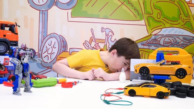 Оптимус Прайм и Бамблби в Автомастерской Дениса! БИТВА ТРАНСФОРМЕРОВ смотреть онлайн