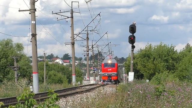 "Новейшая история". ЭП2К-425 со скорым поездом Екатеринбург - Имеретинский курорт (Олимпийский парк смотреть онлайн