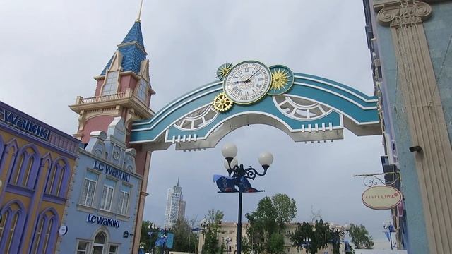 28.04.2023. Узбекистан. Ташкент. Magic City. Декоративные часы на главных вратах смотреть онлайн