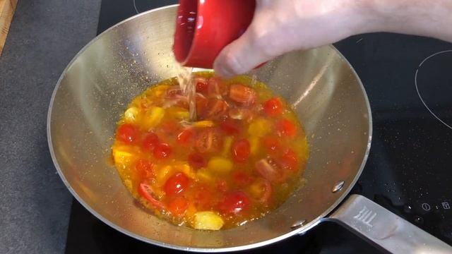 SPAGHETTI AI 3 POMODORINI смотреть онлайн