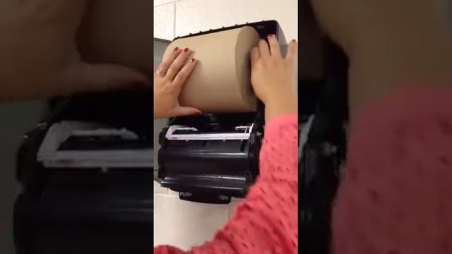 FCS Paper-towel dispenser refill demo смотреть онлайн