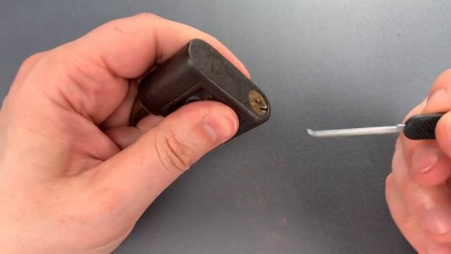 [1229] The Secret To Picking This 115-Year Old Yale Padlock смотреть онлайн