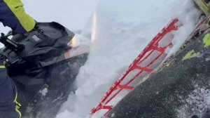 Утопили снегоход. Смогли ли спасти технику? Опасный выезд на снегоходах