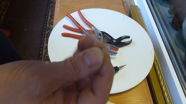 KNIPEX KN-8113250 и 8101250 - клещи трубные захватные - пластиковые накладки смотреть онлайн