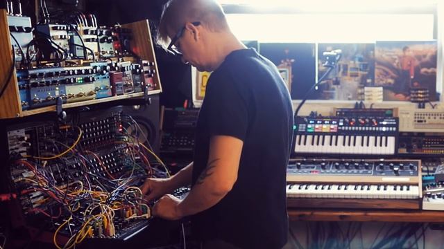 Berlin School Live Performance At Home - ＂Analog Crabs＂