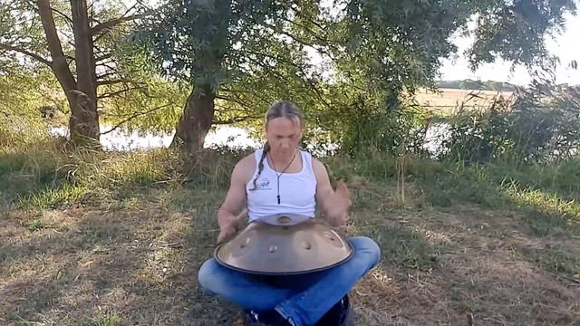 traveling in nature with my handpan. смотреть онлайн