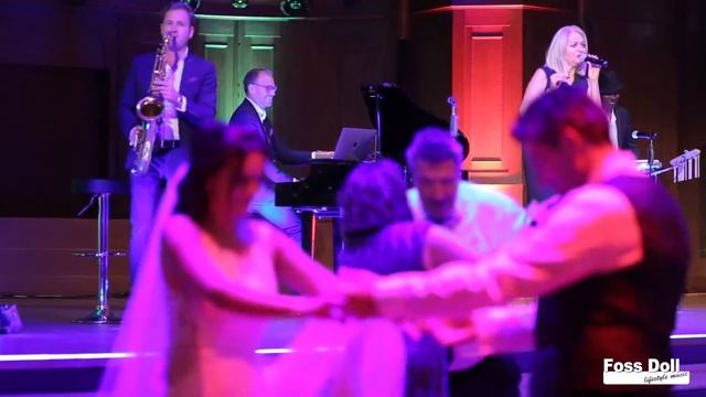 Valerie by Foss Doll - lifestyle music (Partyband, Livedemo) смотреть онлайн