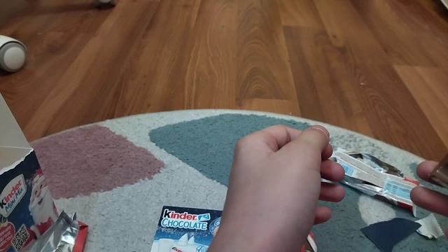 обзор на Киндер подарок и 4 скрепыша смотреть онлайн