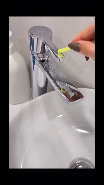 Секрет, чтобы краны долго блестели #смеситель # #блестящаясантехника смотреть онлайн