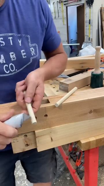 Draw bore mortise and tenon #woodwork #maker #shorts #woodworking #tools #joinery #wood смотреть онлайн