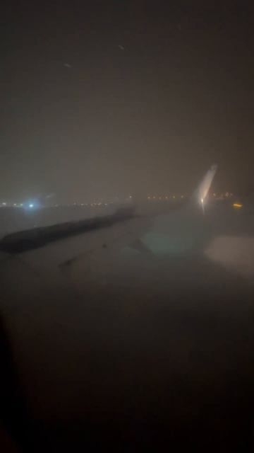 Посадка в снегопад в Москве смотреть онлайн