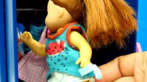 Барби помогет Штеффи собраться в лагерь. Игры для девочек с Барби! Видео с куклами