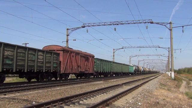 Электровоз ВЛ80С-2267 с грузовым поездом смотреть онлайн