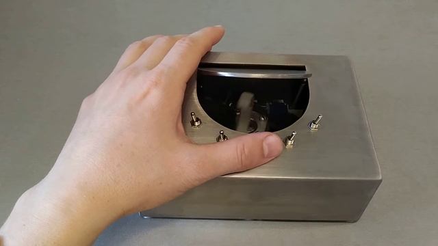 Бесполезная коробка из металла. Useless box. смотреть онлайн