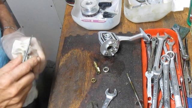 How to Improve performance on a slow turning fishing reel using the Penn 104 as an example смотреть онлайн