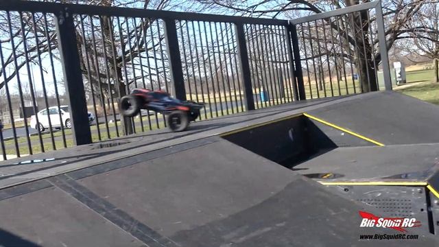Traxxas Sledge Skate Park Invasion смотреть онлайн