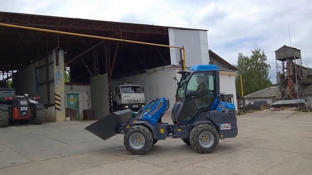 ИТАЛЬЯНСКИЙ ПОГРУЗЧИК НА ШАРНИРНОМ СОЧЛЕНЕНИИ MULTIONE 9.5 SD смотреть онлайн