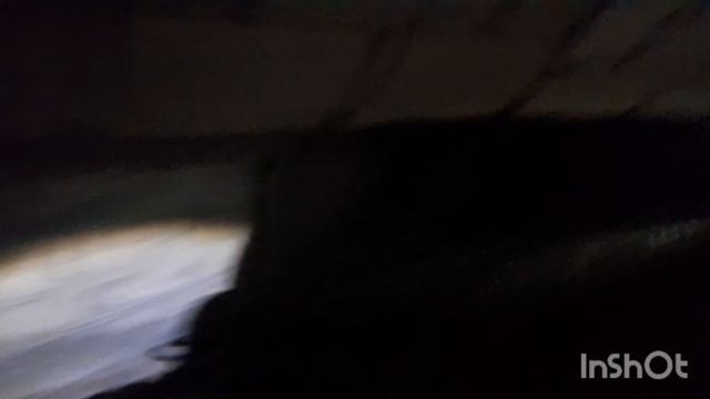 ХОЖУ ПО СВОЕМУ ДВОРУ ВЕЧЕРОМ.кидаю лёд смотреть онлайн