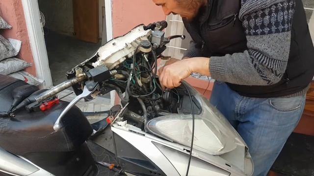 SCOOTER GAZ TELİ DEĞİŞİMİ - Motosiklet gaz teli nasıl değiştirilir - Buz tutan gaz teli смотреть онлайн