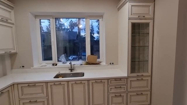 Кухня Версаль под окно. Москва салоны Mossman #kitchen #home #interiordesign #дизайнинтерьера#desig смотреть онлайн