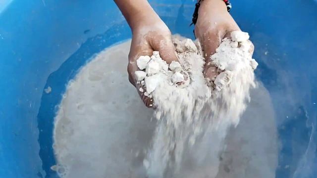ASMR: White Cement Crumbling In Water|| Yummy Paste #whitecement #ASMR