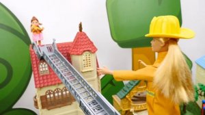 Маленькие куклы Барби нашли котенка! Куклы Барби мультики для детей