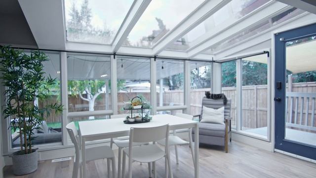 Updated Bungalow with Loft смотреть онлайн