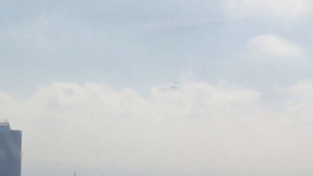 UFO Hiding Behind The Cloud Caught On Camera Over Chicago | Alien Sighting | Real UFO Sighting смотреть онлайн