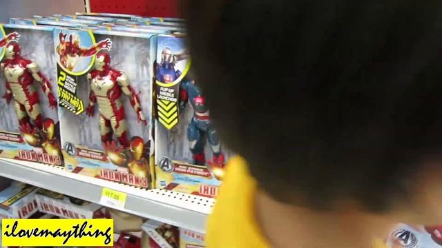 Checking Out some IRON MAN 3 Action Figure Toys at the Store :-) смотреть онлайн
