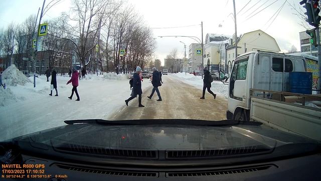 г.Комсомольск-на-Амуре маршрут номер 2, проезд на красный свет. смотреть онлайн