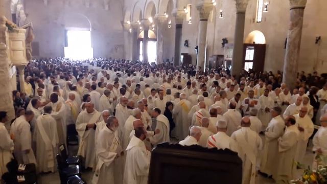 12/14. Bari. Cattedrale Dell' Odegitria. Messa Crismale. Giovedì 13 Aprile 2017.