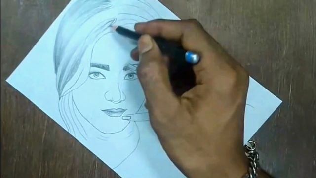 Smart girl sketching / How to draw a girl - Pencil Sketching. смотреть онлайн