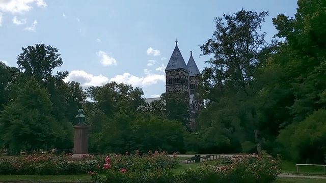 Klockringning Med Mellan Klockan Och Storklockan I Lunds Domkyrka.