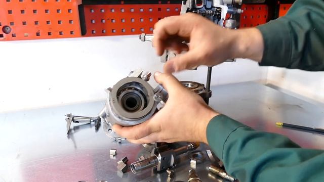 SEKCJA ZWŁOK, POMPA LUCAS CAV, BUDOWA I ZASADA DZIAŁANIA TEGO WYNALAZKU. смотреть онлайн