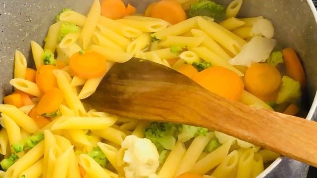 THE BEST CREAMY PASTA WITH SALMON RECIPE | #creamypasta #pastaandsalmon #pastarecipe #homemadefood