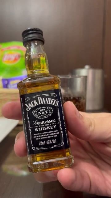 JACK DANIELS WITH COKE || #jackdaniels #mixologist #shorts #bartender #cocktail смотреть онлайн