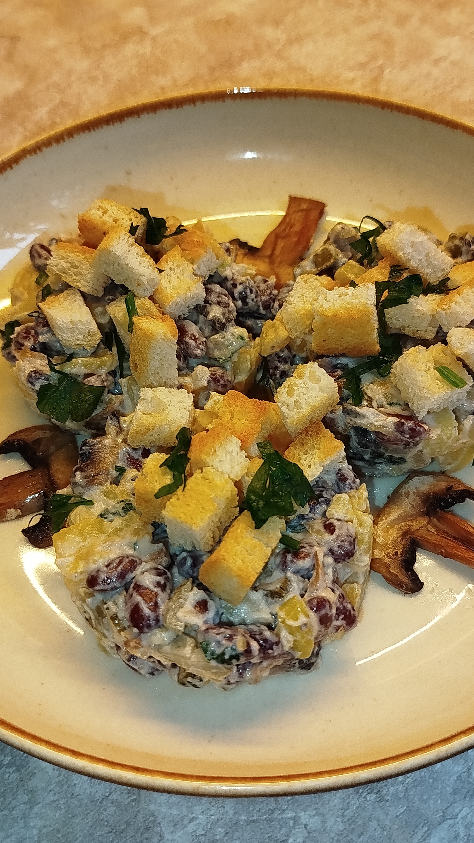 Салат овощной с грибами