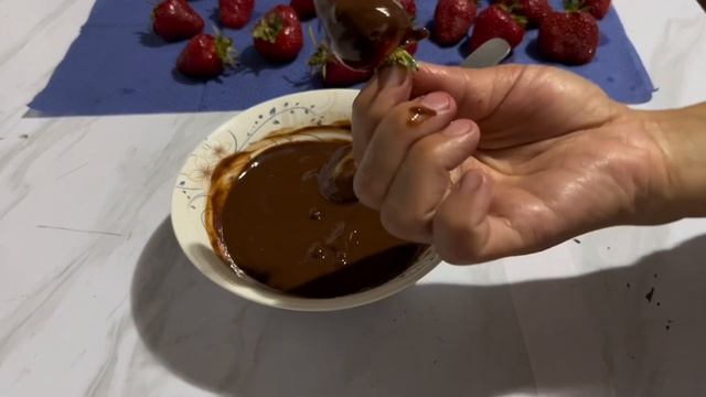 Клубника в шоколаде. Школодты құлпынай. Қазақша рецепт. Ең сәтті рецепт.