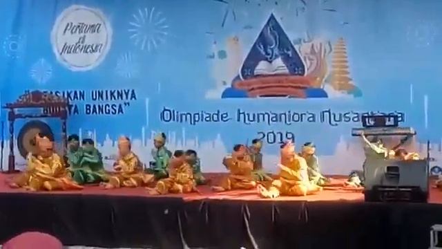 Tari Saman oleh Tim Saman Angkatan 15 SMART Ekselensia Indonesia смотреть онлайн