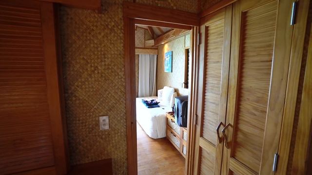 Overwater bungalow at the Aitutaki Lagoon Resort & Spa (Cook Islands) 4K смотреть онлайн