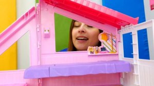 Барби  в поисках — Игры в куклы Barbie — Ищем игрушки вместе в шоу для детей Тойклаб!