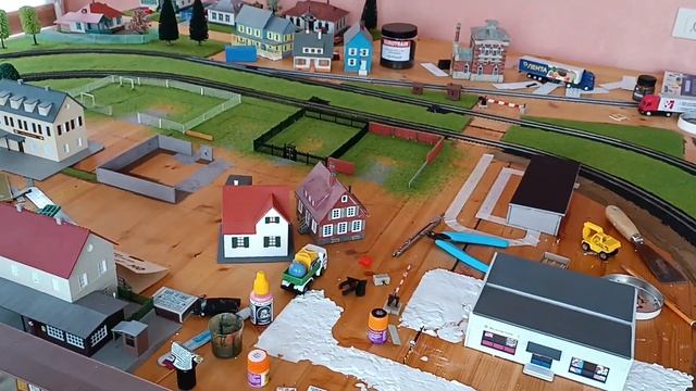 флок и заборы в городке на макете железной дороги смотреть онлайн