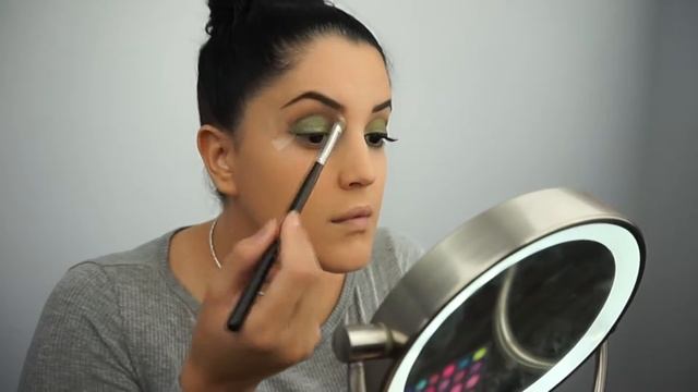 Fall 2016 Makeup Green Eyeshadow and Mascara смотреть онлайн