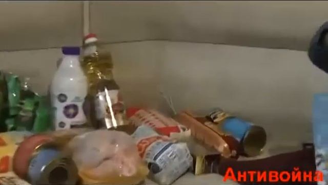 ЮЛИЯ ИЗ ИТАЛИИ И «АНТИВОЙНА» ПОМОГАЮТ СЕМЬЯМ С МАЛЫШАМИ В ОКТЯБРЬСКОМ смотреть онлайн