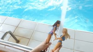 Барби и Скиппер в аквапарке - Водные горки и аттракционы! Мультики для девочек. Ох, уж эти куклы