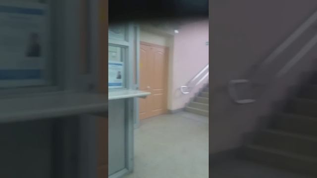 Хабаровск, Южный округ, соцзащита, охранник стоит насмерть, ему приказано не пускать посетителей. смотреть онлайн