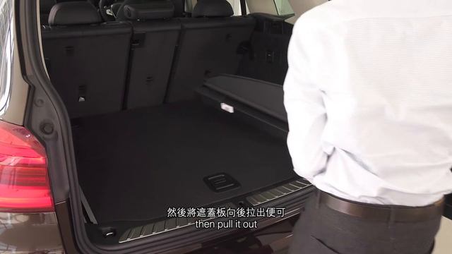 BMW X5 - Removing and Stowing the Trunk Cover Panel смотреть онлайн