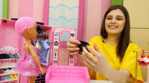 Подбираем наряд для куклы Эвери Rainbow High - Ох уж эти куклы - Видео игры в одевалки для девочек